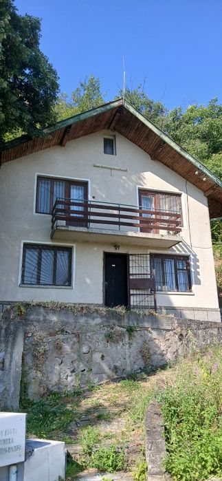 Продавам вила в гр.Кричим вилна зона Братвич