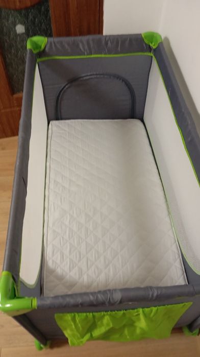 Vând pătuț pliabil și saltea
