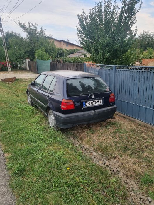 Golf 3 1.6 benzina nefunctional si fara catalizator, pret 900 lei.