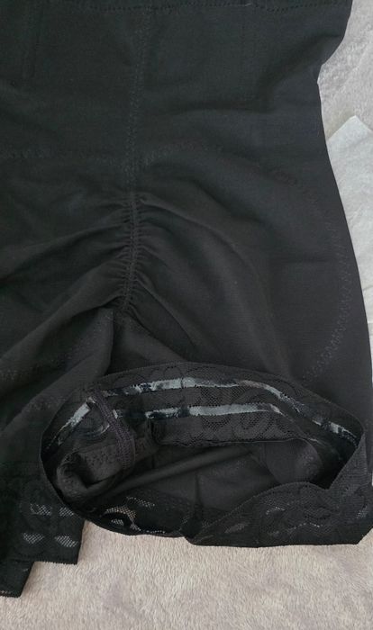 Vând lenjerie/pantaloni modelatori cu modelare puternica a abdomenului