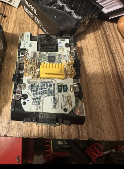 Ремонт и рециклиране на батерии и машинни и инстументи