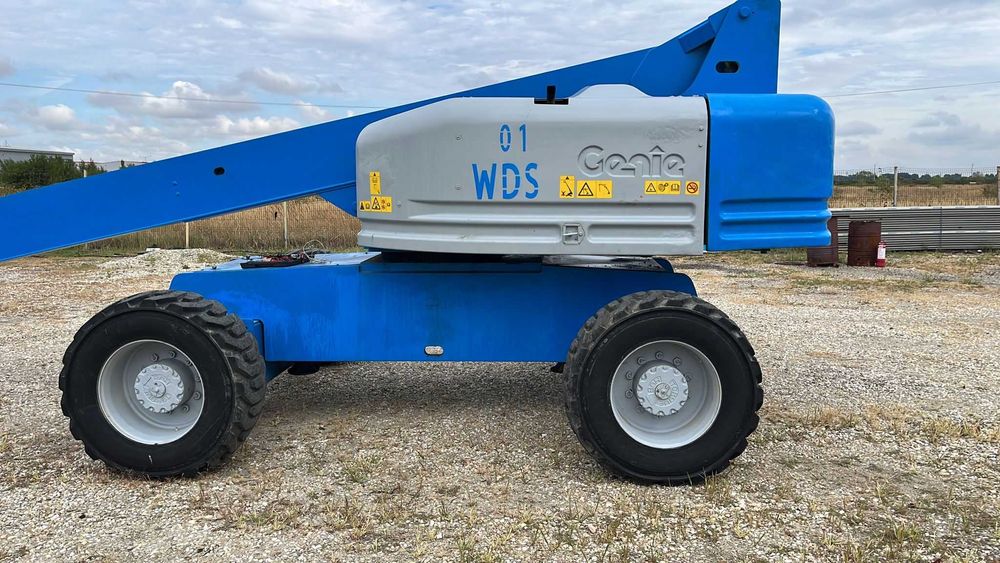 Vand inchiriez nacela diesel 4x4 cu brat 28 m Genie S85 - Haulotte Jlg