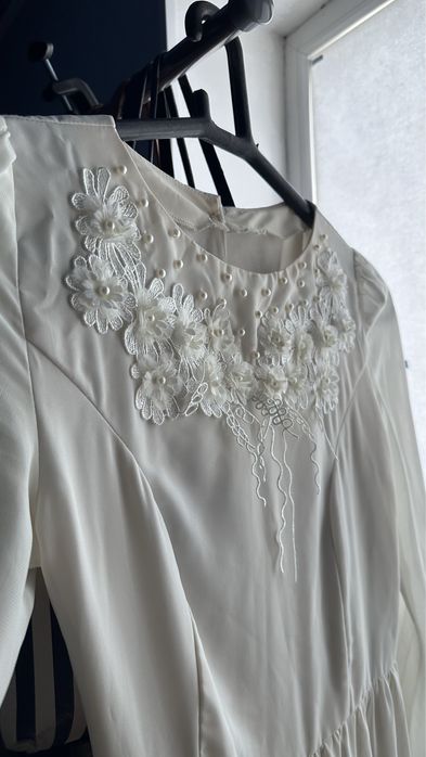 Ақ көйлек сатылады