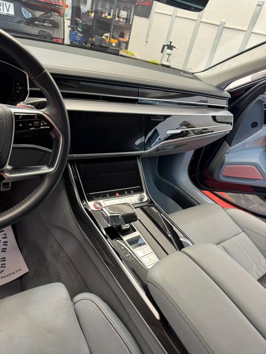 AUDI S8 4.0-571cp