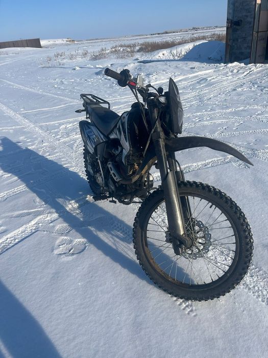 Мотоцикл эндуро  250 кубов