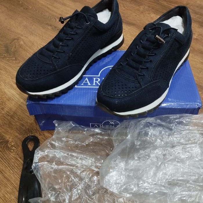 Новые Кроссовки мужские 41 размер