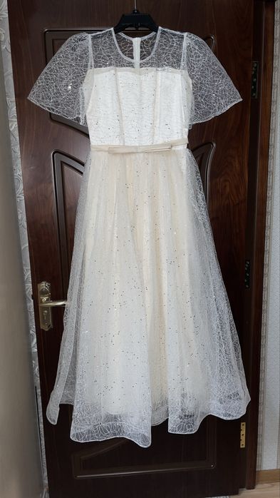 Роскошное платье из дорогой ткани