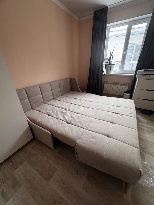 Диван трехместный