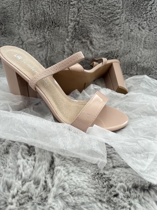 Дамски сандали с ток