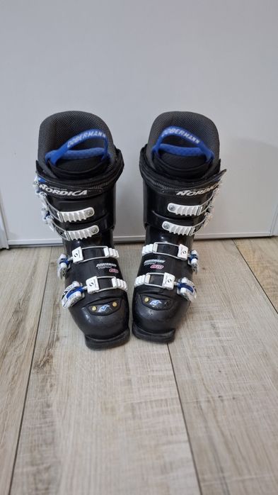 Vând schiuri 110 cm și clăpari 35-36