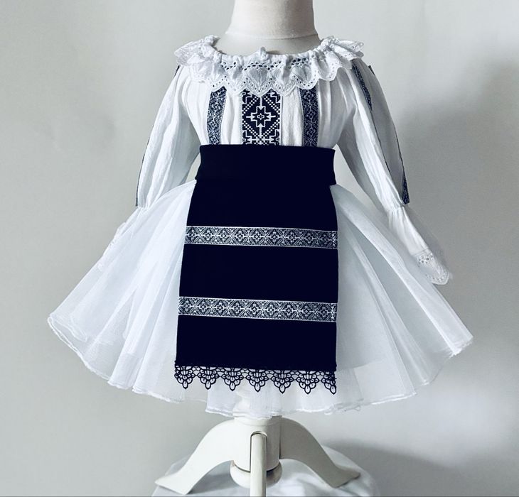 Costum popular fetite