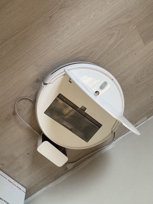 Роботпылесос работающий