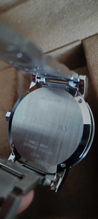 Продавам нов часовник ,, Barberry "