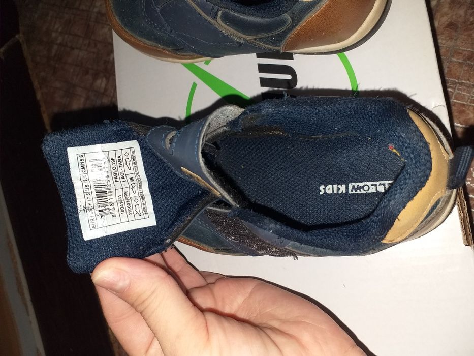 Продам ботинки на мальчика,  зима