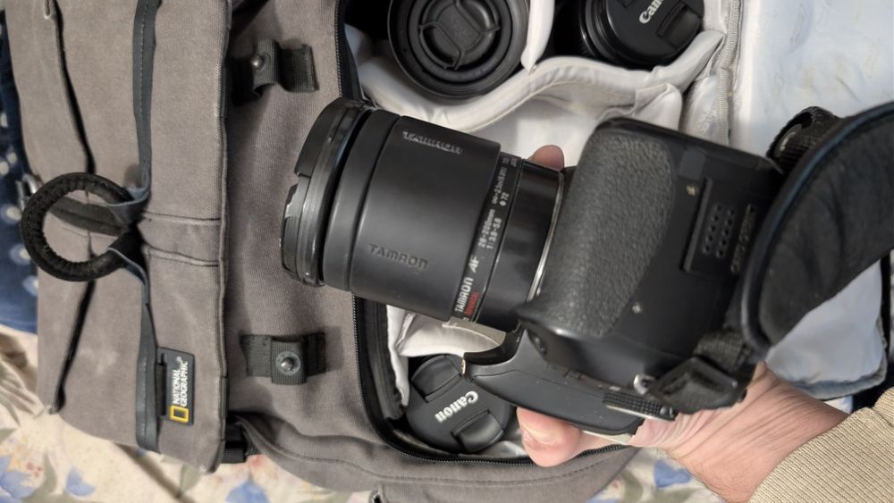 Canon 600d плюс обективи, светкавици и раница
