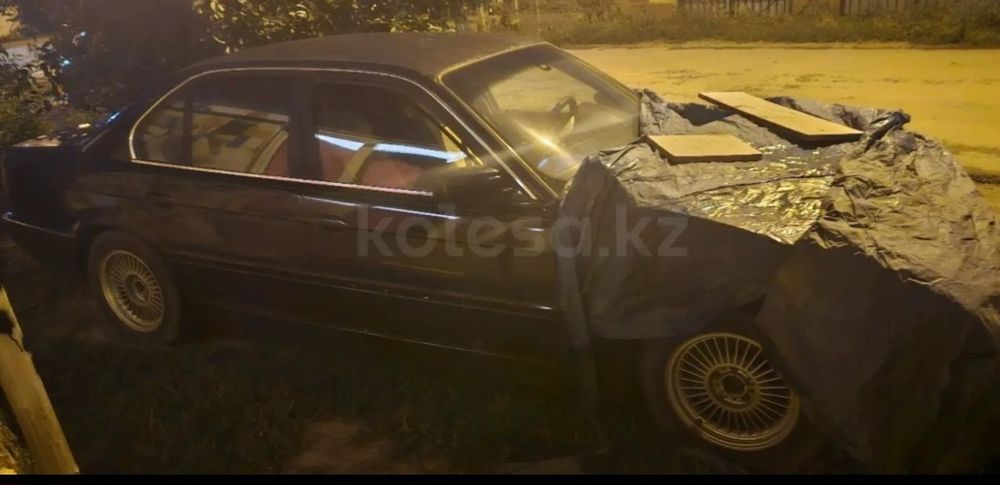 Продам бмв на запчасти.