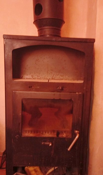 De vânzare 2 sobe și un șemineu