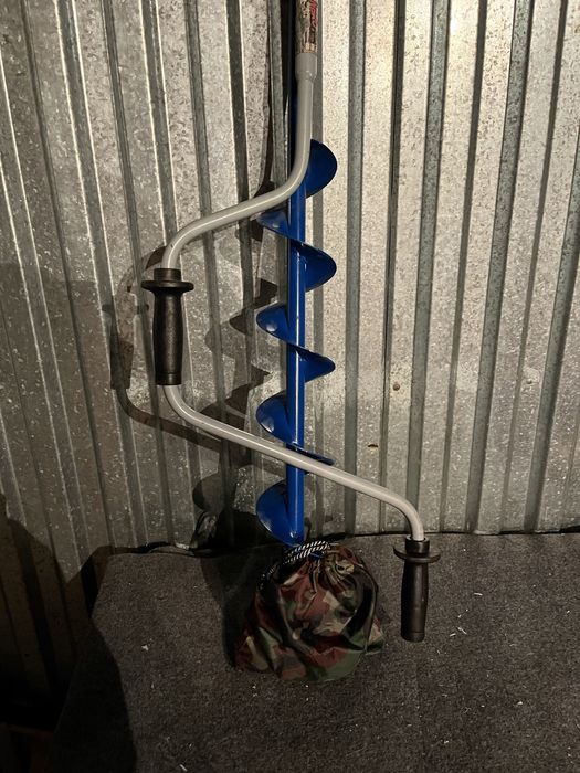 Продаётся ледобур.