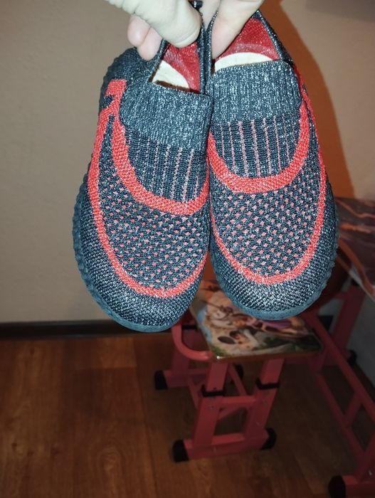 Кроссовки весенние - летние