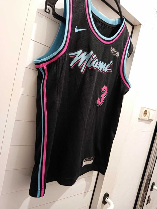 Чисто нов оригинален потник на Miami Heat - Dwyane Wade