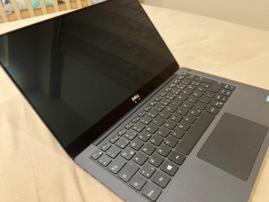 DELL XPS 13 9370 Лаптоп