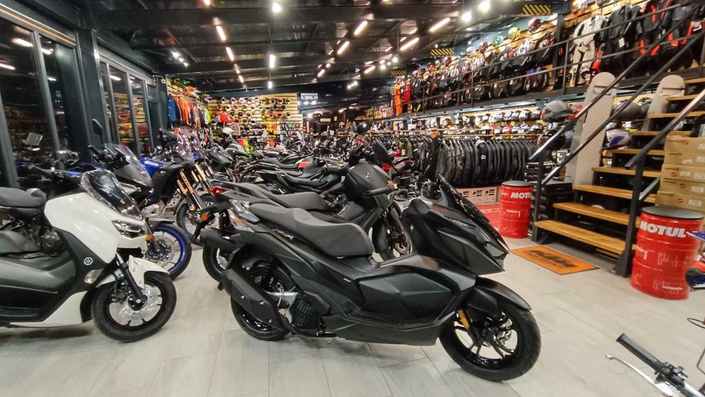 Scuter SYM JetX 125 ABS se conduce cu B-stoc EST BIKE Campina
