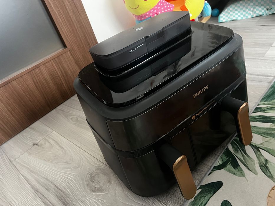 Airfryer Philips Seria 5000 cu aer cald si abur