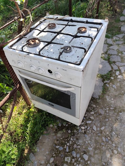 Белая газовая плита