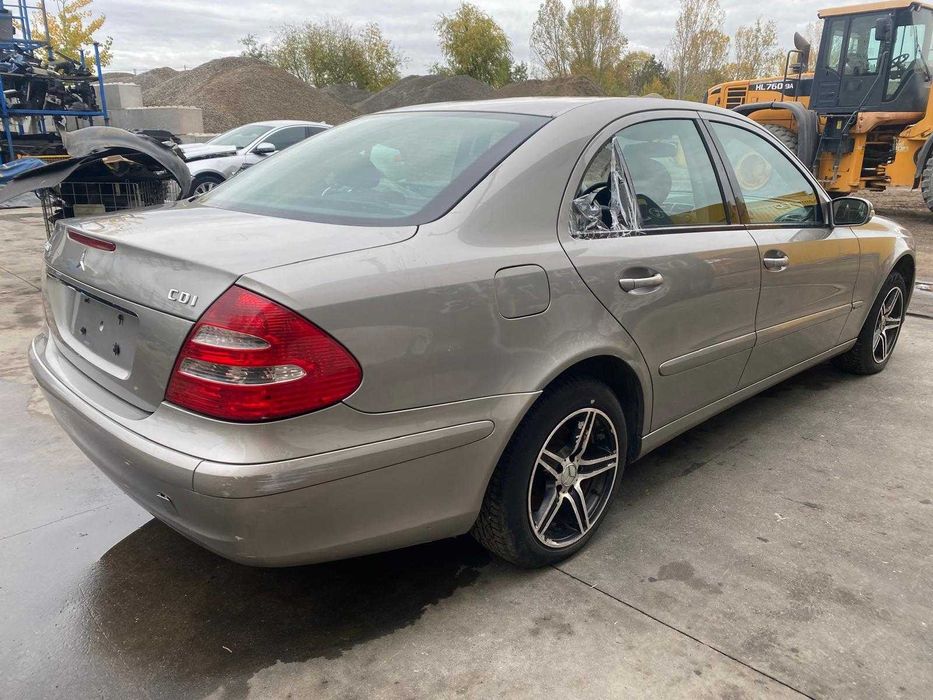 dezmembrez mercedes w211/bara fata w211/faruri w211/capota w211