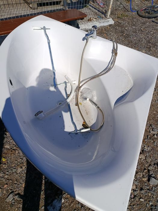 Продам Ванну Вместе с краном