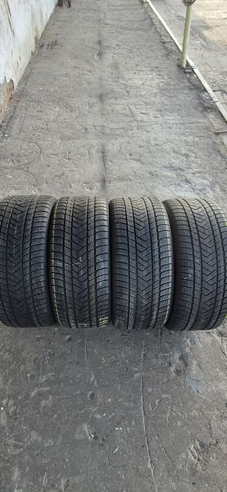 4 anvelope iarna Pirelli 295/40/21.Pretul este pe bucata.
