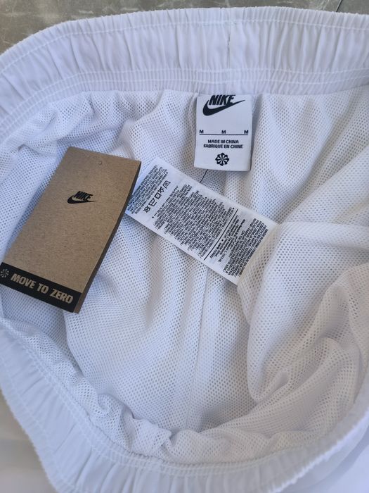 Дамски бял анцуг Nike Sportswear Essential M размер