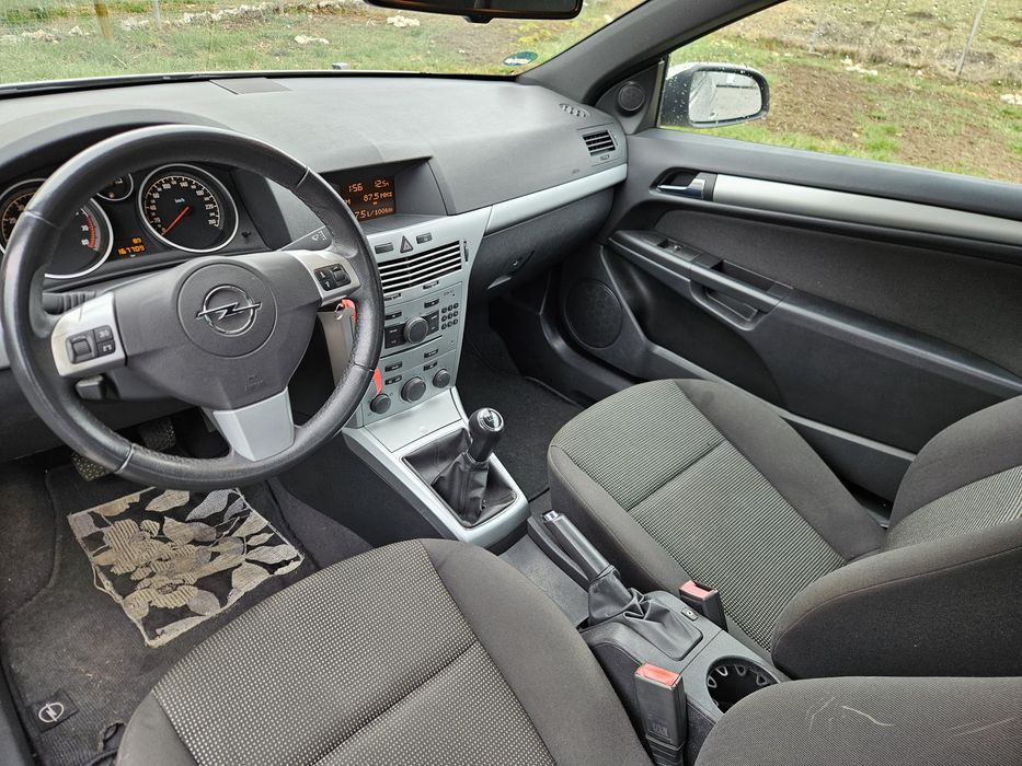 Vand Opel Astra H TwinTop 2010 1.6Benzina Euro 5 Cabrio