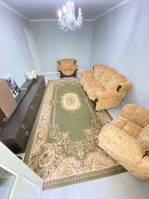 Диван и два кресла продам недорого