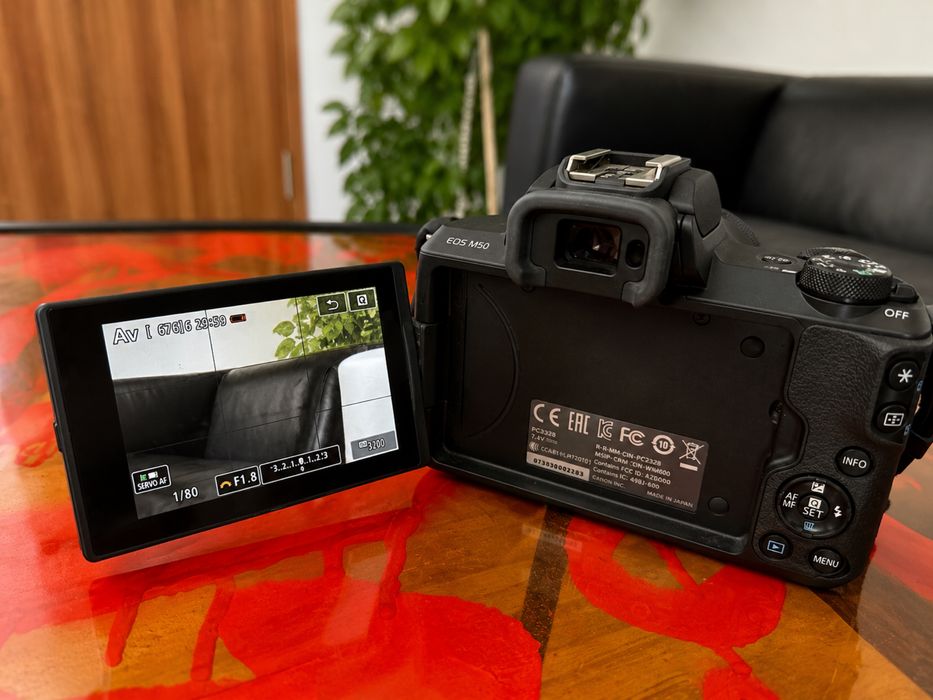 Canon m50 d Mark II + 2 обектива