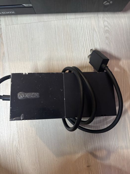 Xbox one cu 2 controlere