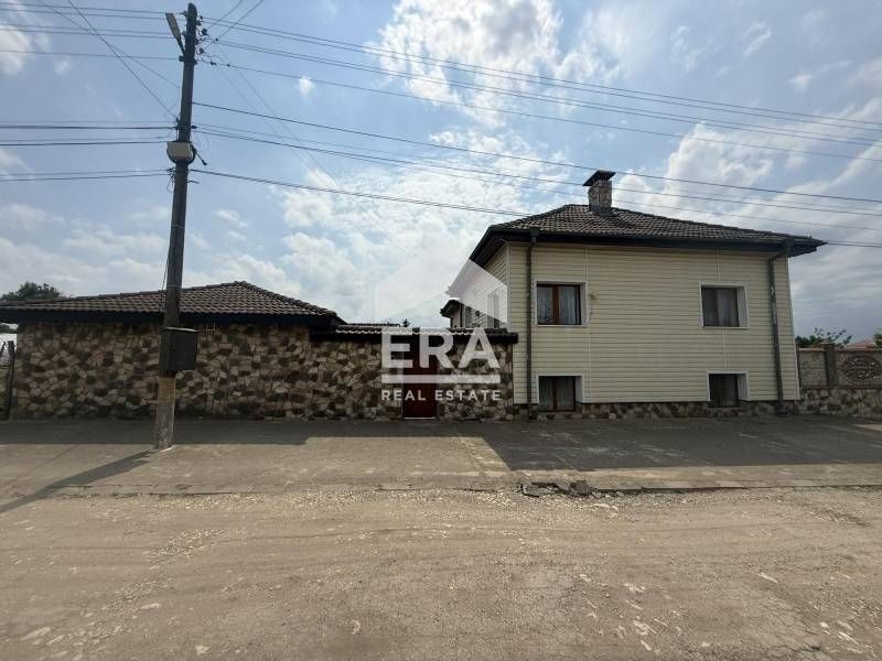 ЛУКСОЗНО ИМЕНИЕ С ДВУЕТАЖНА КЪЩА, МЕХАНА, ЛЯТНА КУХНЯ И ОГРОМЕН ДВОР С