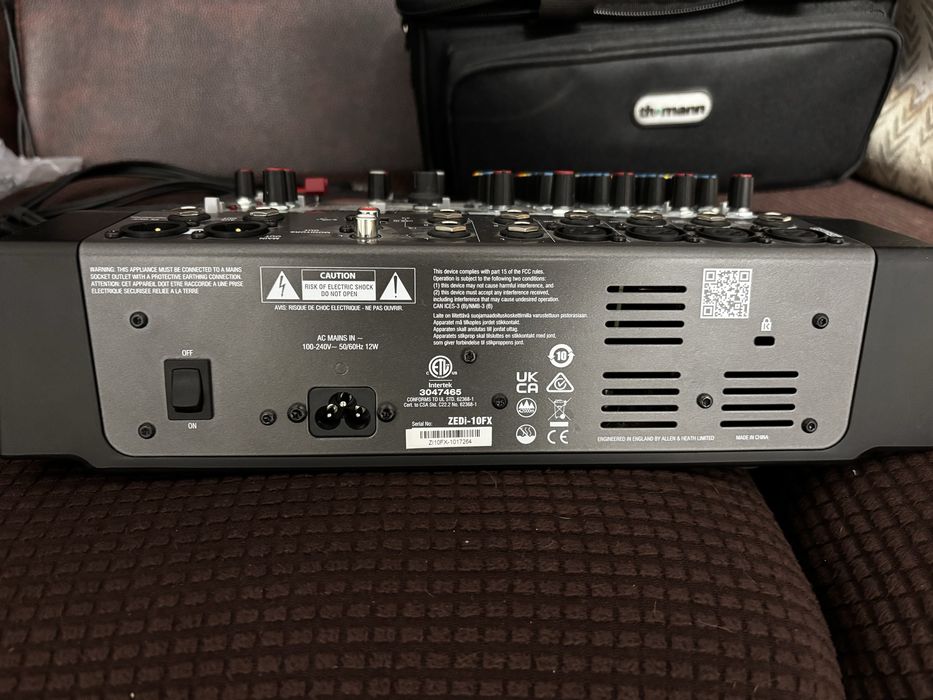 Mixer audio - Allen & Heath ZEDi-10FX – stare impecabilă