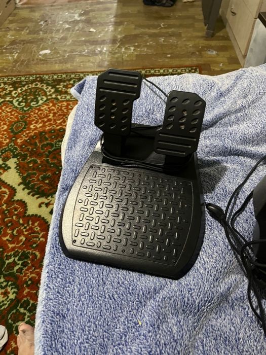 Игровой руль сатылады.