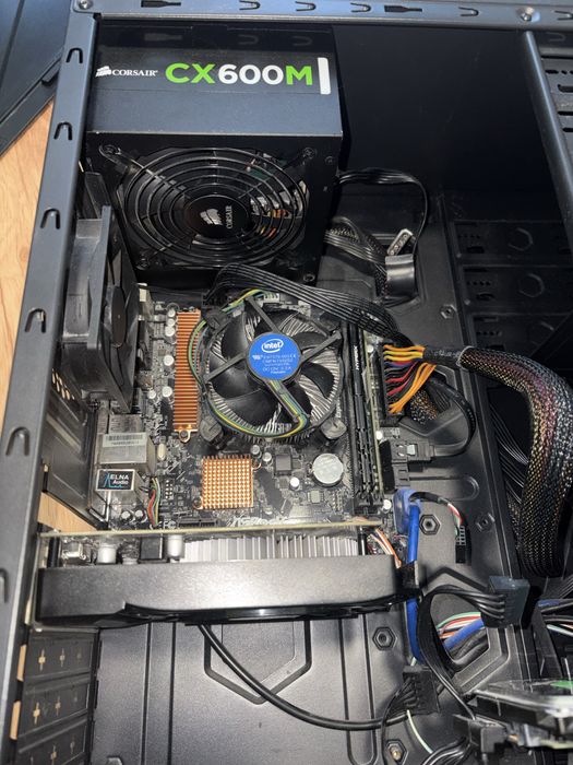 Поддържан компютър за игри и работа - i3-7100 / GTX 1050Ti / 12GB RAM