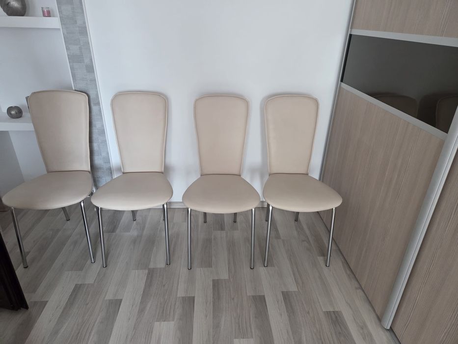 Scaune crema 4 bucati