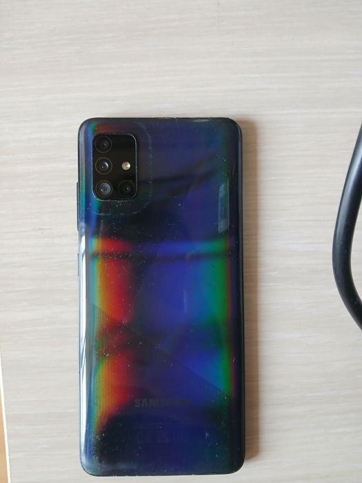 Продавам Samsung a51 в добро състояние, екрана няма дефекти