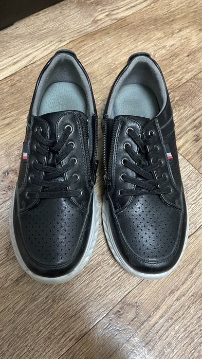 Обувь для школы в отличном состоянии