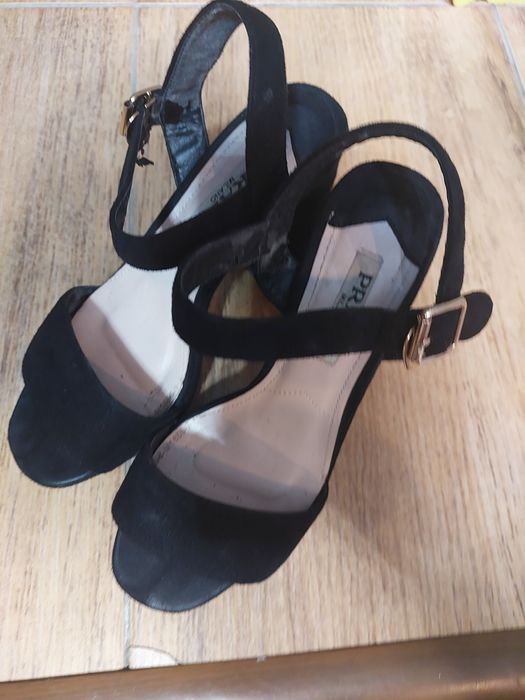 Продам босоножки