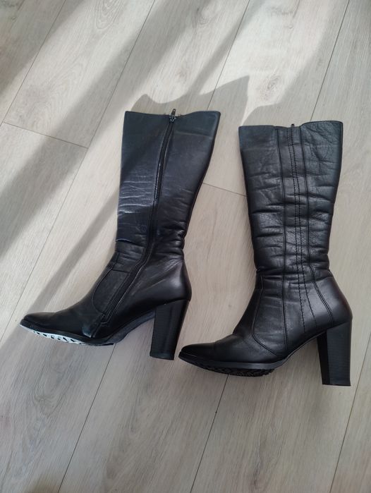 Продам женские сапоги