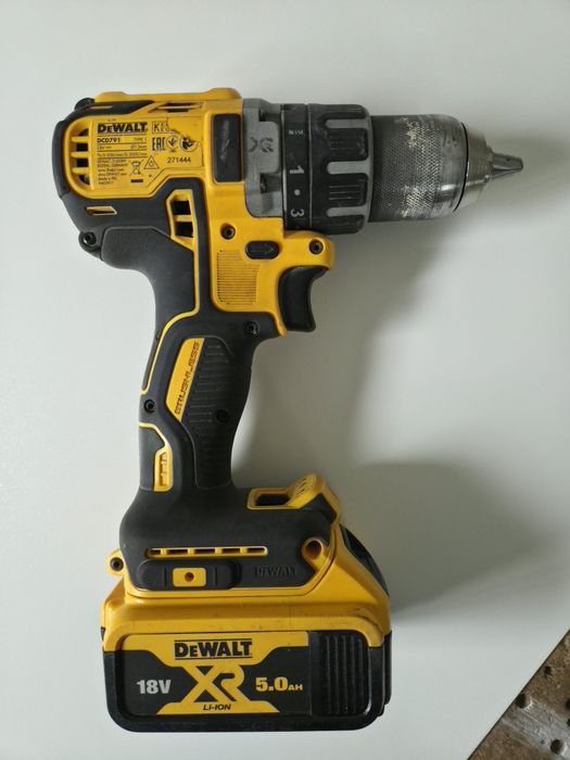 Mașină de găurit și infiletat Dewalt