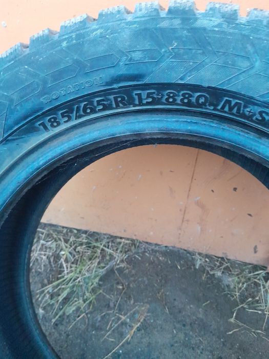 Продам резину комплект.