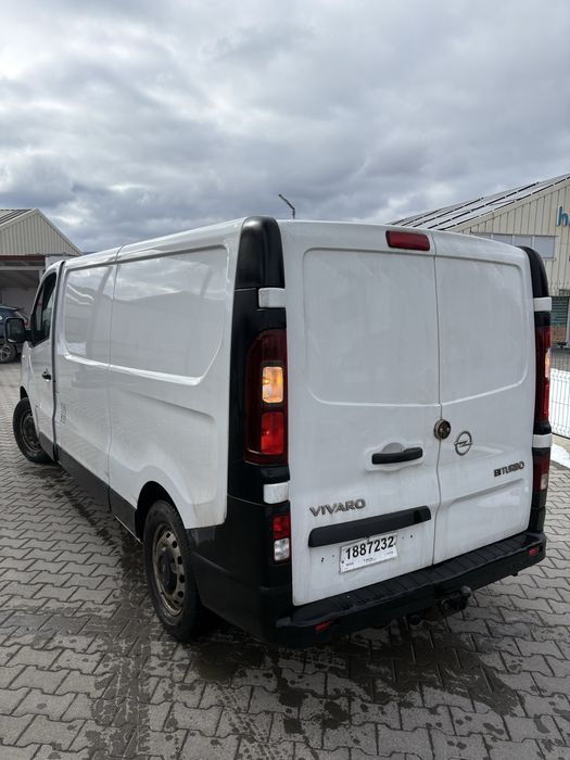 De vanzare duba autoutilitara Opel Vivaro