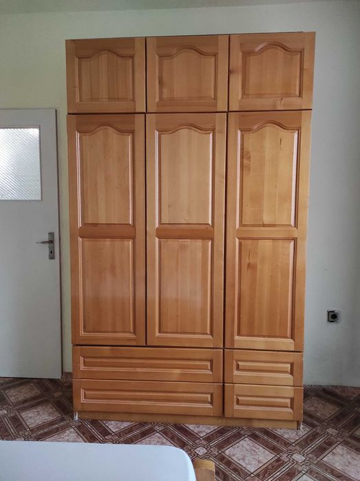 Спален комплект-спалня,гардероб с надстройка и тоалетка