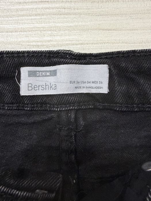 Pantaloni scurti Bershka marimea 36/S